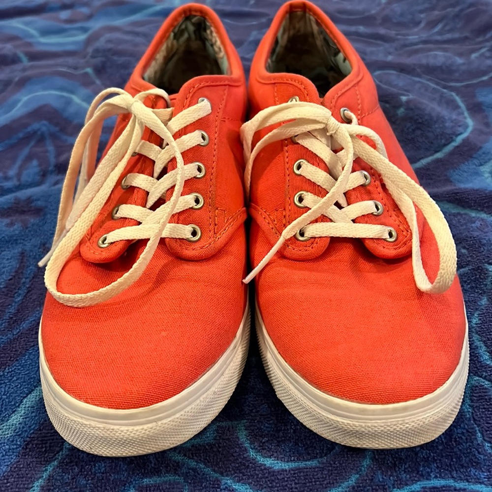 Vans Coral Authentic Shoe with floral lining inside Size 8